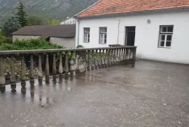 OBITELJSKA KUĆA SA PUNO SADRŽAJA, Vinodolska Općina, Kuća