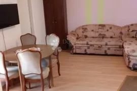 Kuća sa tri apartmana, Vir, Дом