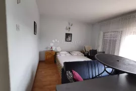 Stan blizu mora sa četiri parkirna mjesta, Crikvenica, Appartment