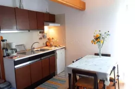 Malinska, kuća sa 8 apartmana, Malinska-Dubašnica, Kuća