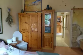 Malinska, kuća sa 8 apartmana, Malinska-Dubašnica, Kuća