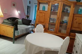 Malinska, kuća sa 8 apartmana, Malinska-Dubašnica, Kuća