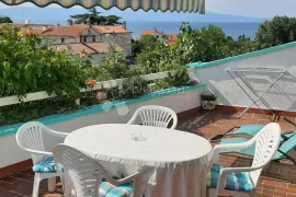 Malinska, kuća sa 8 apartmana, Malinska-Dubašnica, Kuća