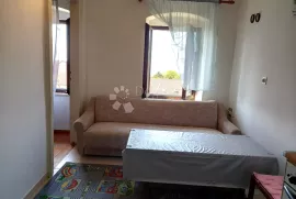 Kantrida, stančić sa okućnicom, Rijeka, Appartment