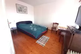 Kantrida, stančić sa okućnicom, Rijeka, Appartment