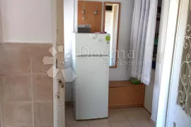 Kantrida, stančić sa okućnicom, Rijeka, Appartment