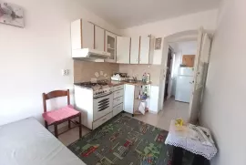 Kantrida, stančić sa okućnicom, Rijeka, Appartment