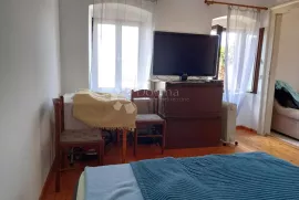 Kantrida, stančić sa okućnicom, Rijeka, Appartment