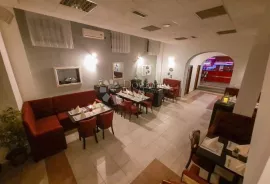 DRNIŠ, ugodan hotel u centru, Drniš, Коммерческая недвижимость