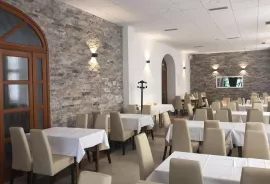 DRNIŠ, ugodan hotel u centru, Drniš, Коммерческая недвижимость