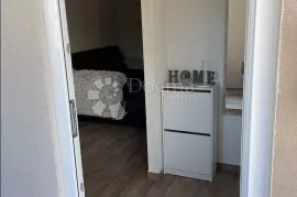 PRILIKA! Apartman Novi Vinodolski 50m od mora, Novi Vinodolski, Stan