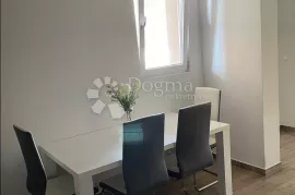 PRILIKA! Apartman Novi Vinodolski 50m od mora, Novi Vinodolski, Stan