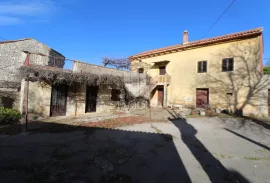 Svetvinčenat, kamena kuća na prostranom imanju, Svetvinčenat, House