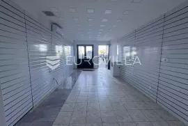 Istra, Rovinj, poslovni prostor u prizemlju u centru grada 22m2, Rovinj, Commercial property