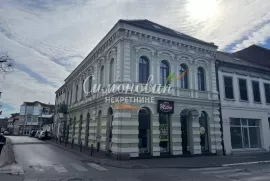 Sremska Mitrovica, 700m2, velelepno zdanje-kulturno dobro ID#1550, Sremska Mitrovica, Famiglia