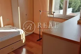 Iznajmljujemo odličan stan na Donjem Zametu! 85m2, 2s+db., Rijeka, Flat