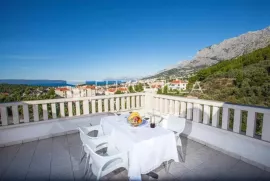 Makarska - istok, dvosobni stan s pogledom na more, NKP 119,89 m2, Makarska, Stan