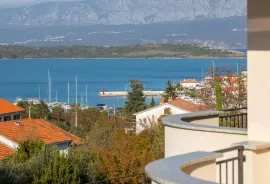 Otok Krk, Klimno - Obiteljska kuća s panoramskim pogledom na more, Dobrinj, Kuća