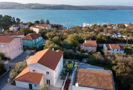 Otok Krk, Klimno - Obiteljska kuća s panoramskim pogledom na more, Dobrinj, Kuća