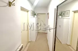 IMB Nekretnine Zagreb | Peterosoban stan 90 m2 | Terasa, parking | Zagreb, Voltino, Zagreb, Stan