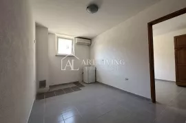 Istra, Umag, okolica - dvosobni stan na mirnoj lokaciji 600 m od mora, Umag, Wohnung