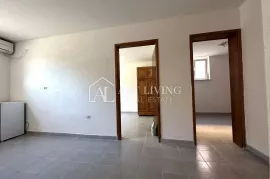 Istra, Umag, okolica - dvosobni stan na mirnoj lokaciji 600 m od mora, Umag, Wohnung