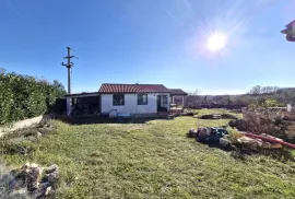 Rakalj, prizemnica s garažom,pomoćnim objektom, okućnica 1130m2,more 4km, Marčana, Kuća