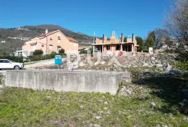 IČIĆI, POLJANE- zemljište 2033m2 s 2 započete gradnjom s panoramskim pogledom na more za obiteljsku kuću/ villu/ apartmane/ kuću za iznajmljivanje- odmor s bazenom, Opatija - Okolica, Terrain