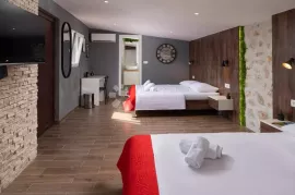 Hacienda na Braču 10000m2 okućnice, Milna, Kuća