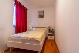 SRDOČI 3S+DB ,DVIJE KUPAONE,PRVI KAT, Rijeka, Appartment