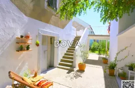 Kuća 153 m2 – Vrsi *Dva objekta* (ID-2497/C), Nin, House