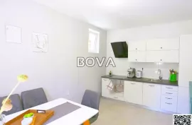 Kuća 153 m2 – Vrsi *Dva objekta* (ID-2497/C), Nin, House