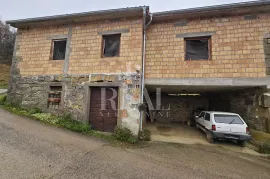 Buzeština,kuća u rouh bau 140 m2,P+1,garaža, Buzet, Maison