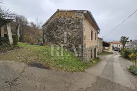 Buzeština,kuća u rouh bau 140 m2,P+1,garaža, Buzet, Maison