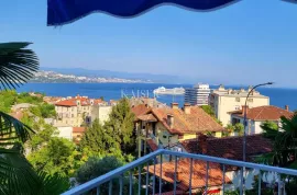 Opatija – Obiteljska vila s 2 stana u centru Opatije, Opatija, Casa