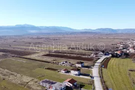 Imotski Vinjani Donji 3752 m2 građevinsko i poljoprivredno zemljište, Tierra