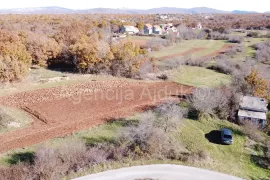 Imotski objekt + građevinsko zemljište 2413 m2 Proložac Gornji, Земля