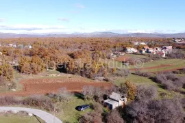 Imotski objekt + građevinsko zemljište 2413 m2 Proložac Gornji, Земля